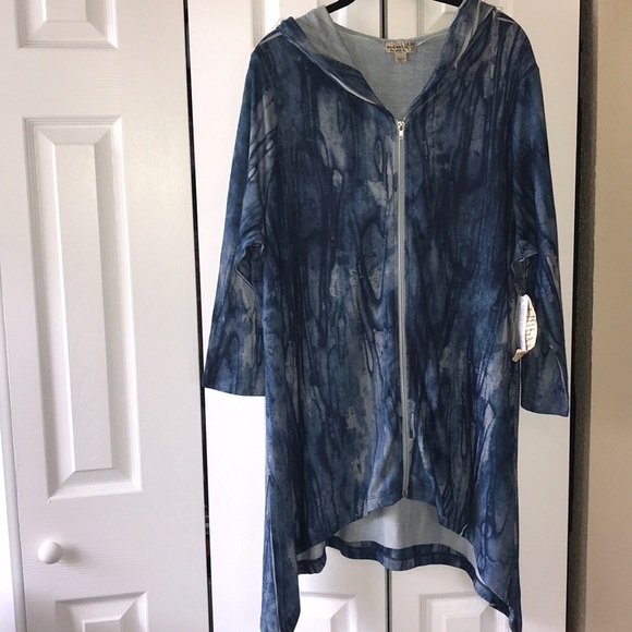 ONE WORLD Tops - One world Hoodie